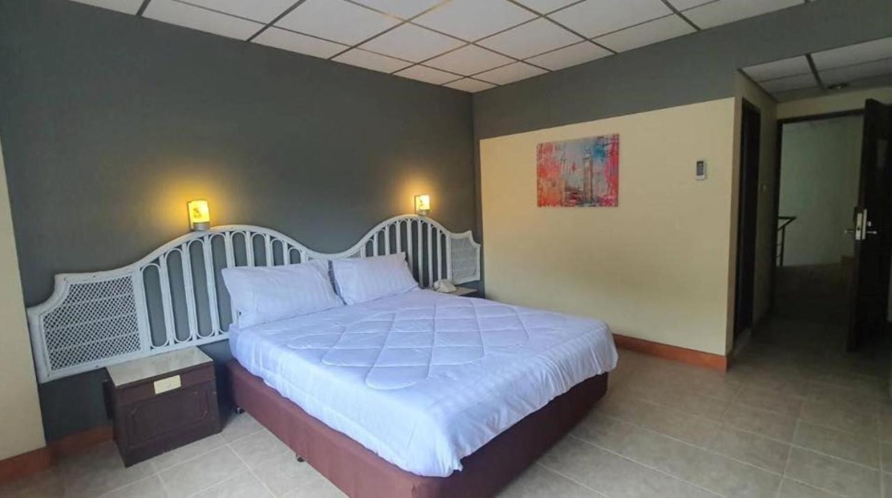 Phuket Nora Bukit Hotel מראה חיצוני תמונה
